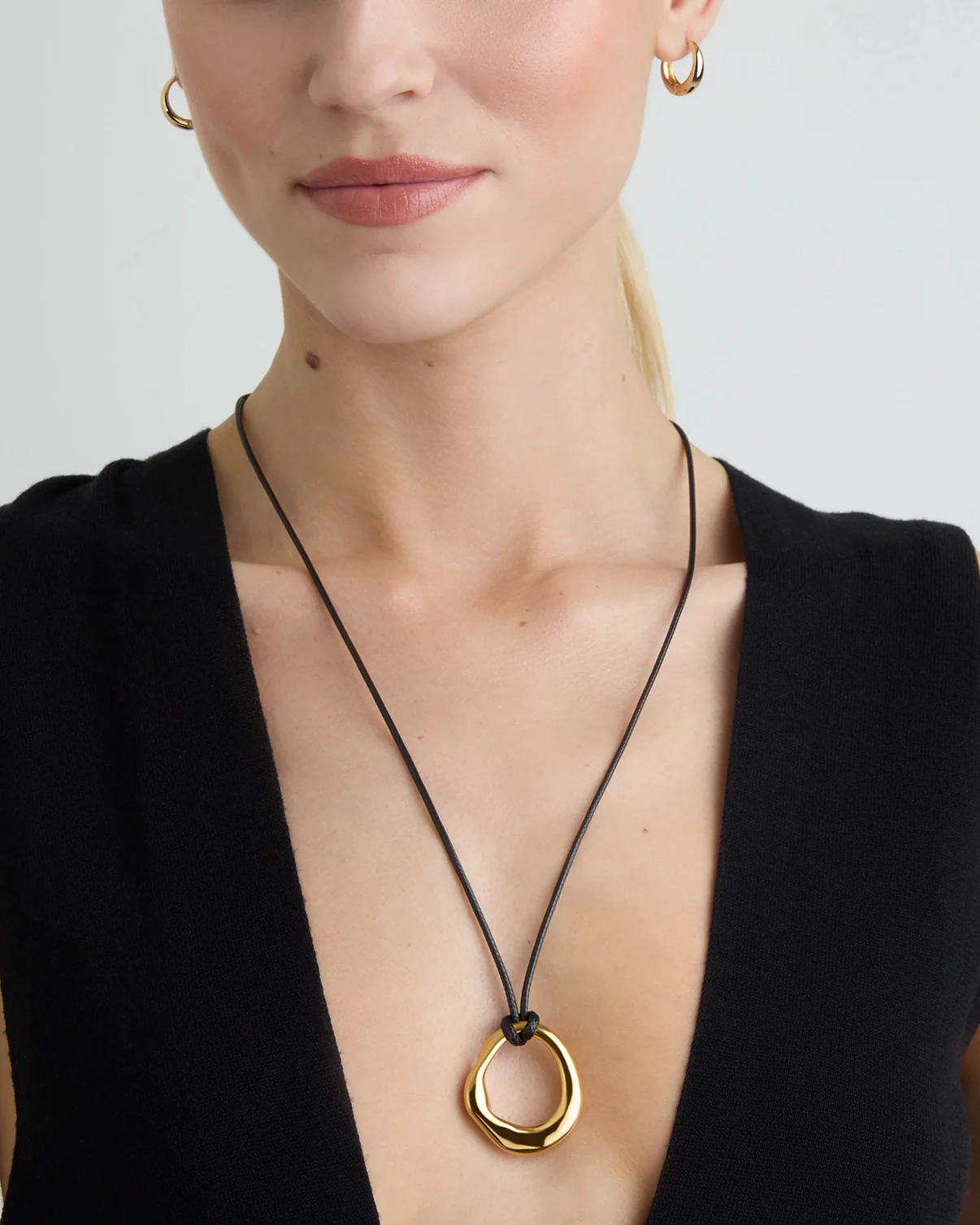 Chunky Circle Pendant Cord Necklace in Gold - Image 2