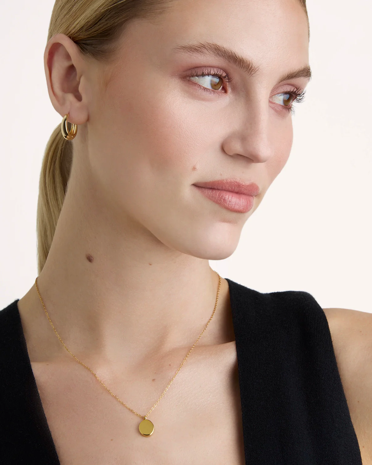 Oval Pendant Chain Necklace - Image 2