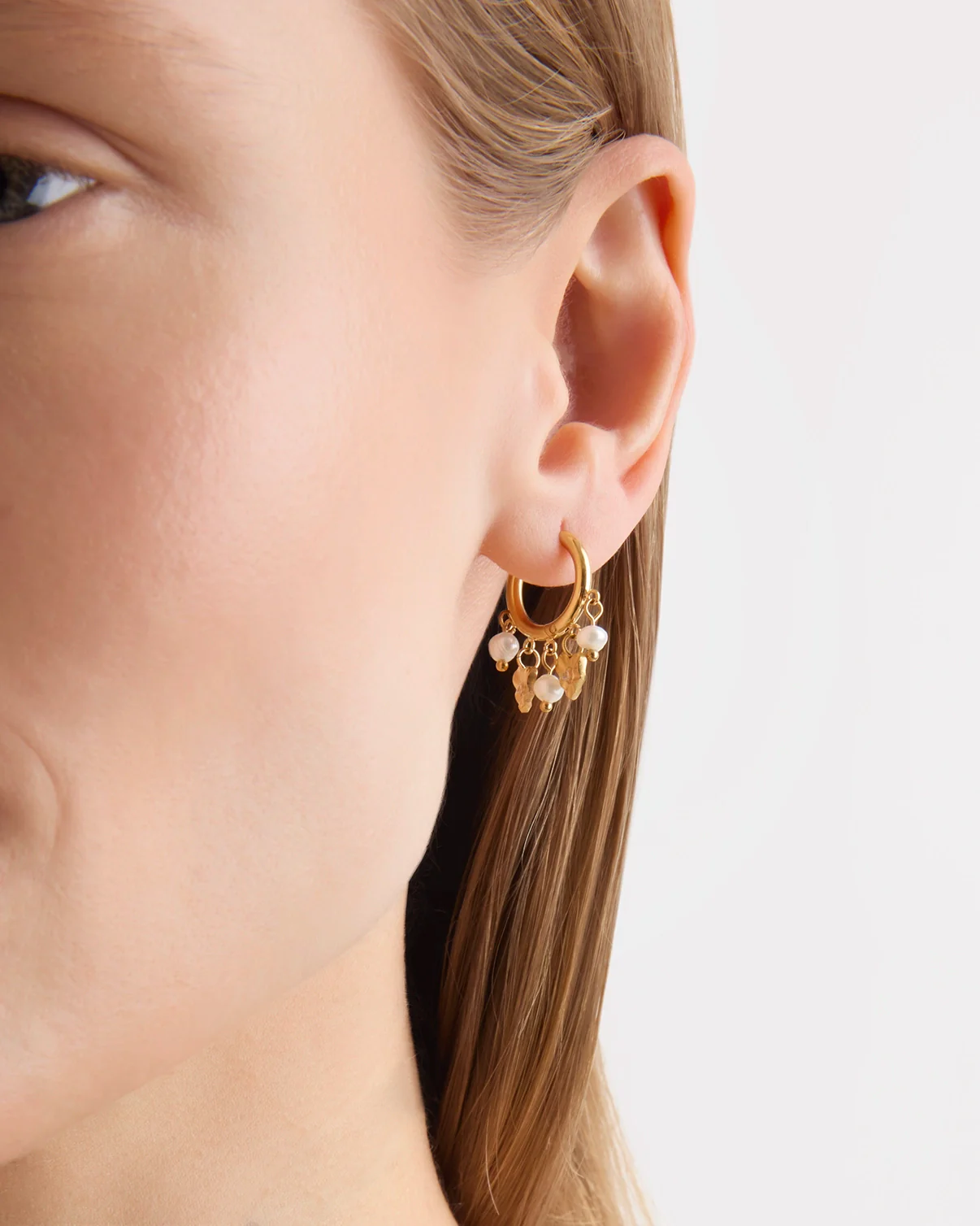 Freshwater Pearl Heart Charm Huggie Earrings in Gold - Image 2