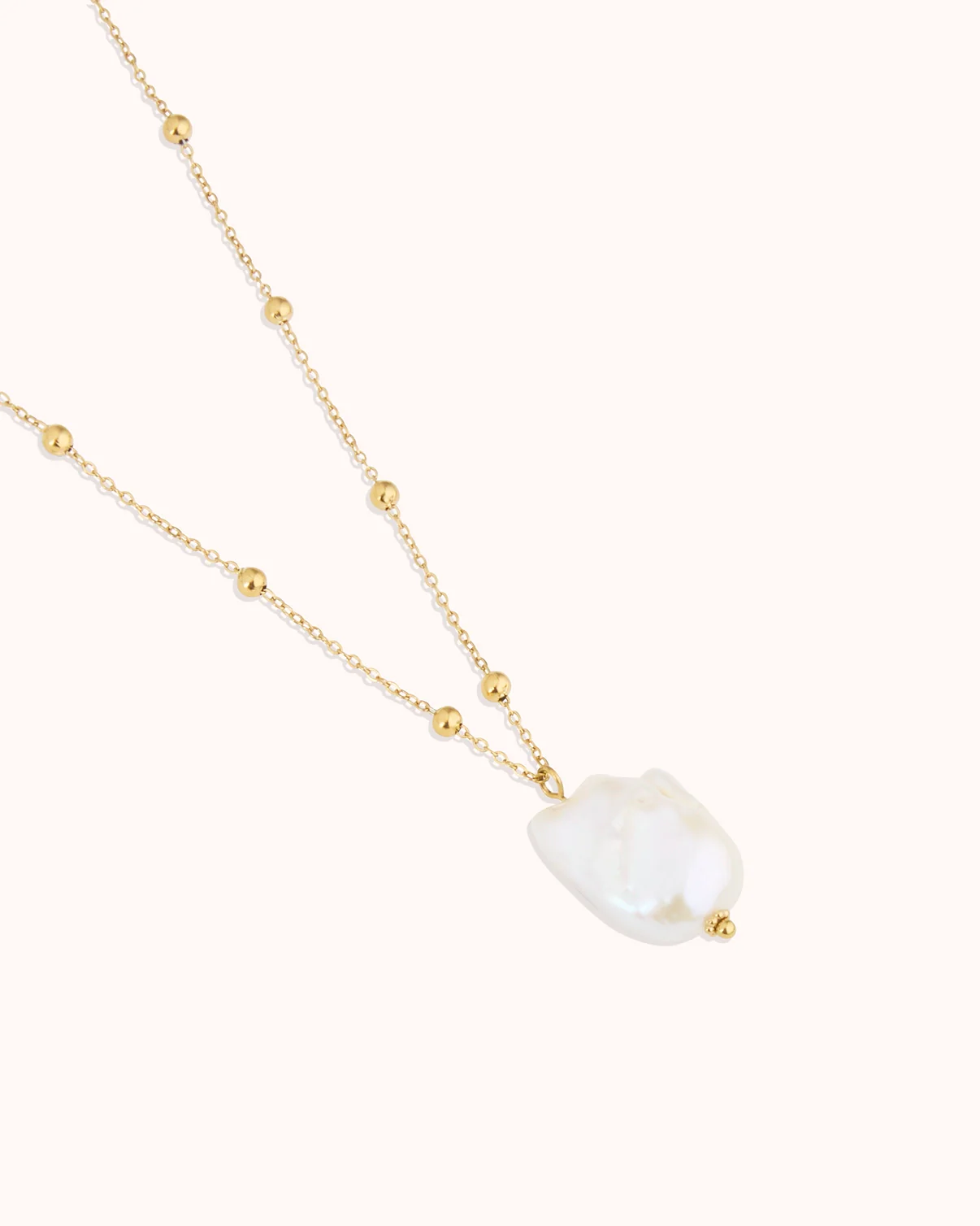 Freshwater Pearl Pendant Necklace in Gold - Image 3