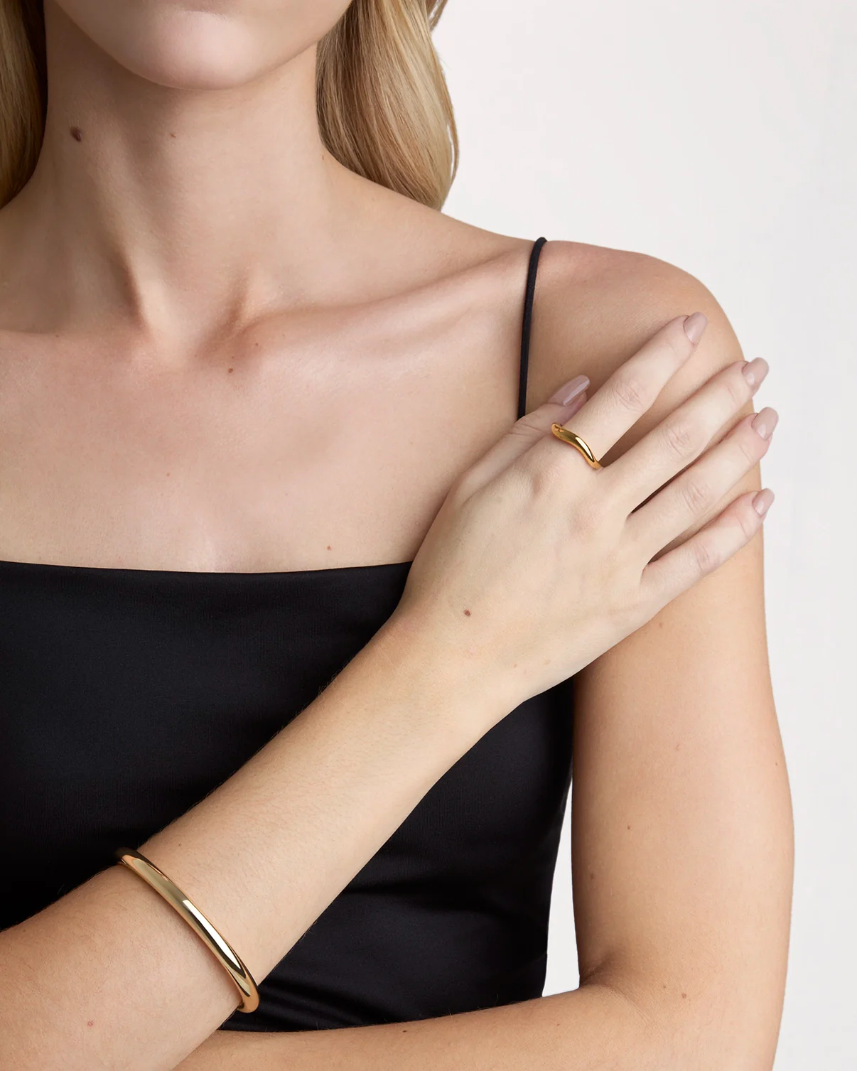 Waterproof Wavy Stacking Ring in Gold - Image 2
