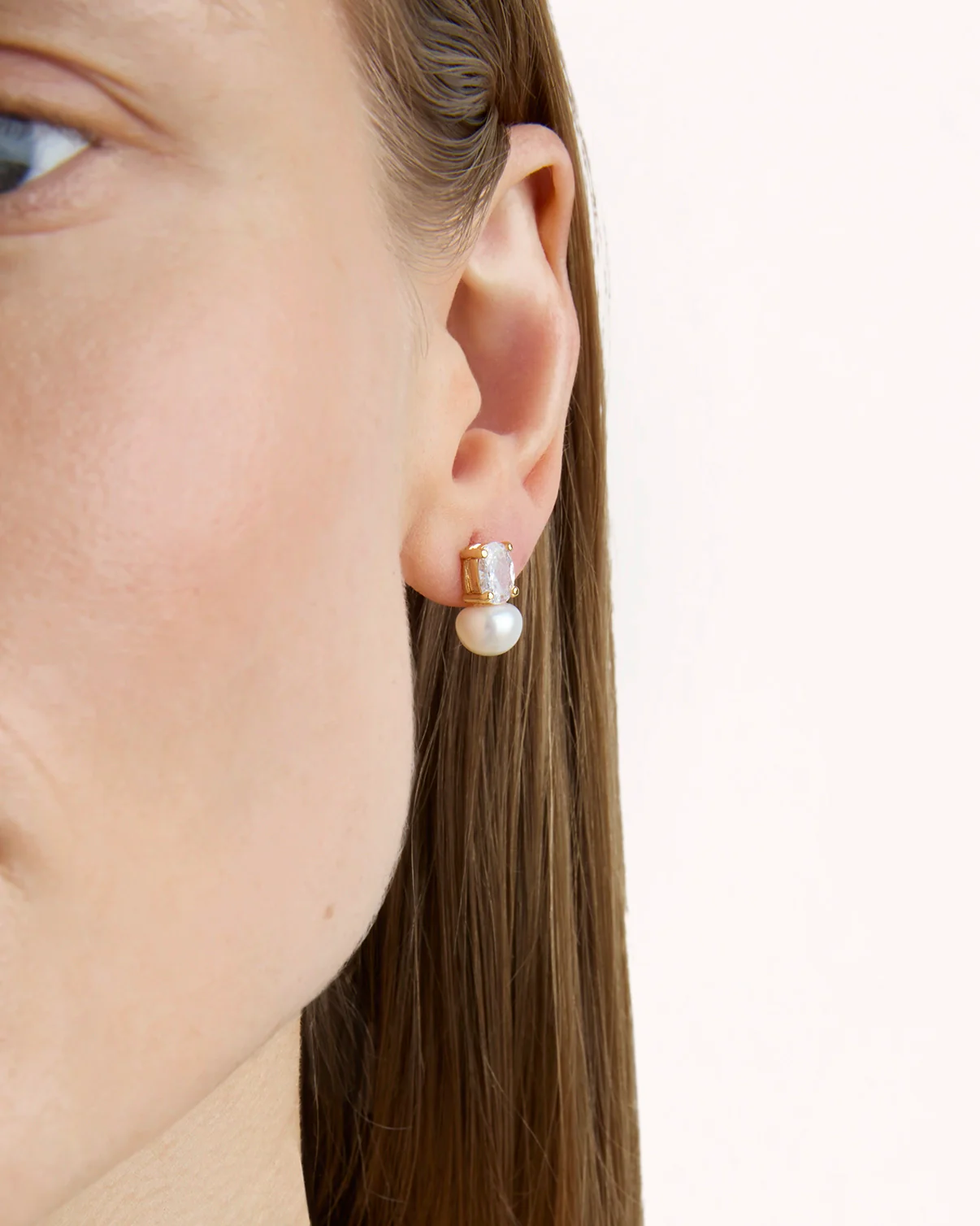 Pearl Stud Earrings in Gold - Image 2