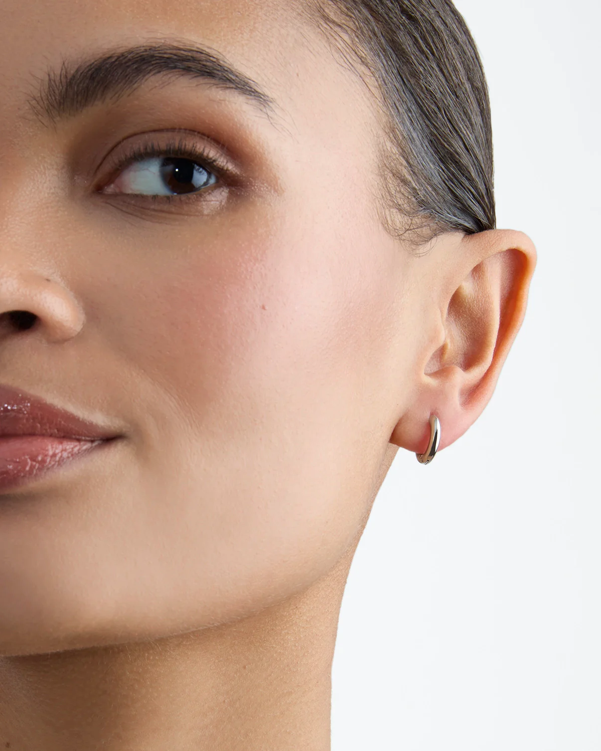 Small Circle Seamless Huggie Earrings in Silver - Image 2