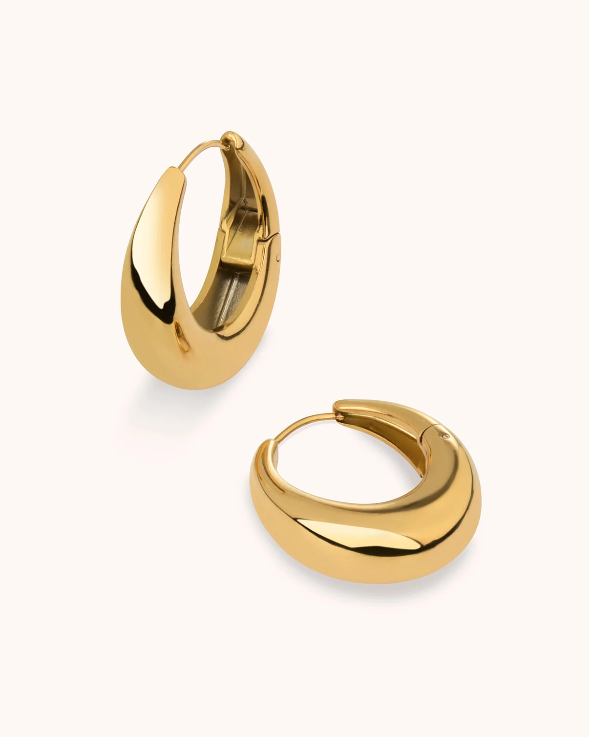 Large Oval Seamless Huggies in Gold - Image 3