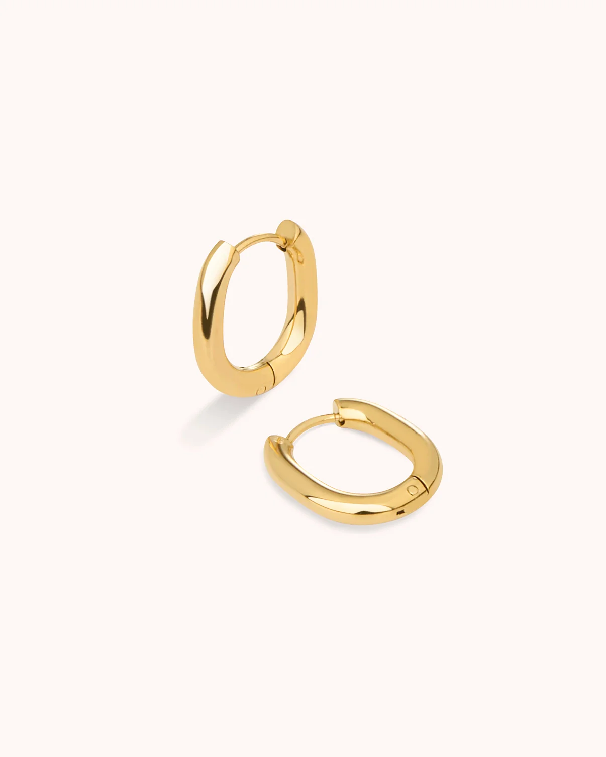 Thick Oval Hoop Earrings in Gold - Image 3