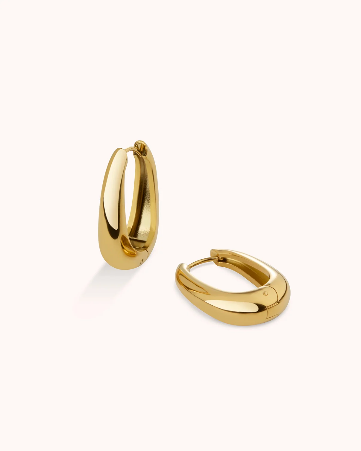Long Oval Seamless Huggies in Gold - Image 3