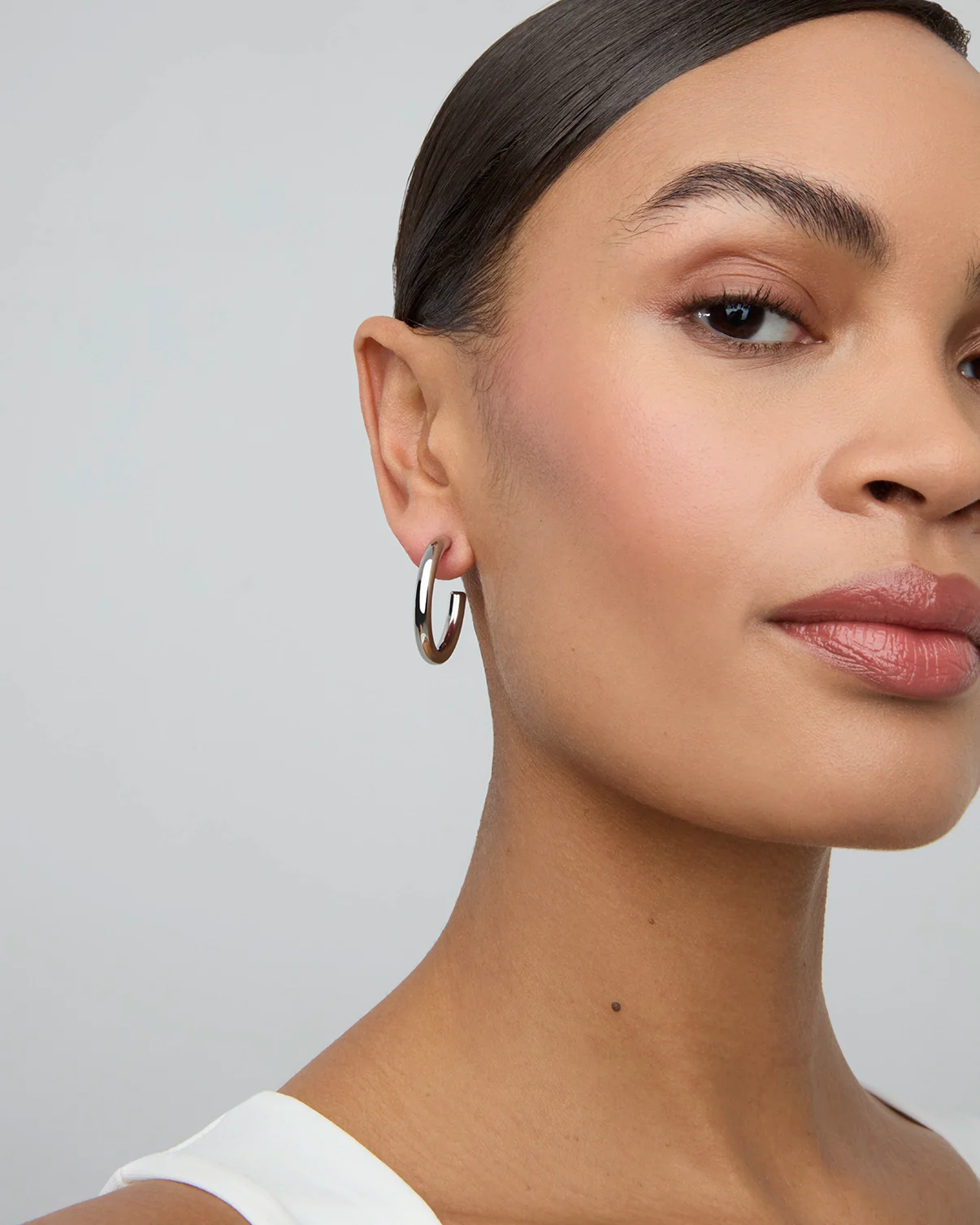Medium Round Hoop Earrings in Silver - Image 2