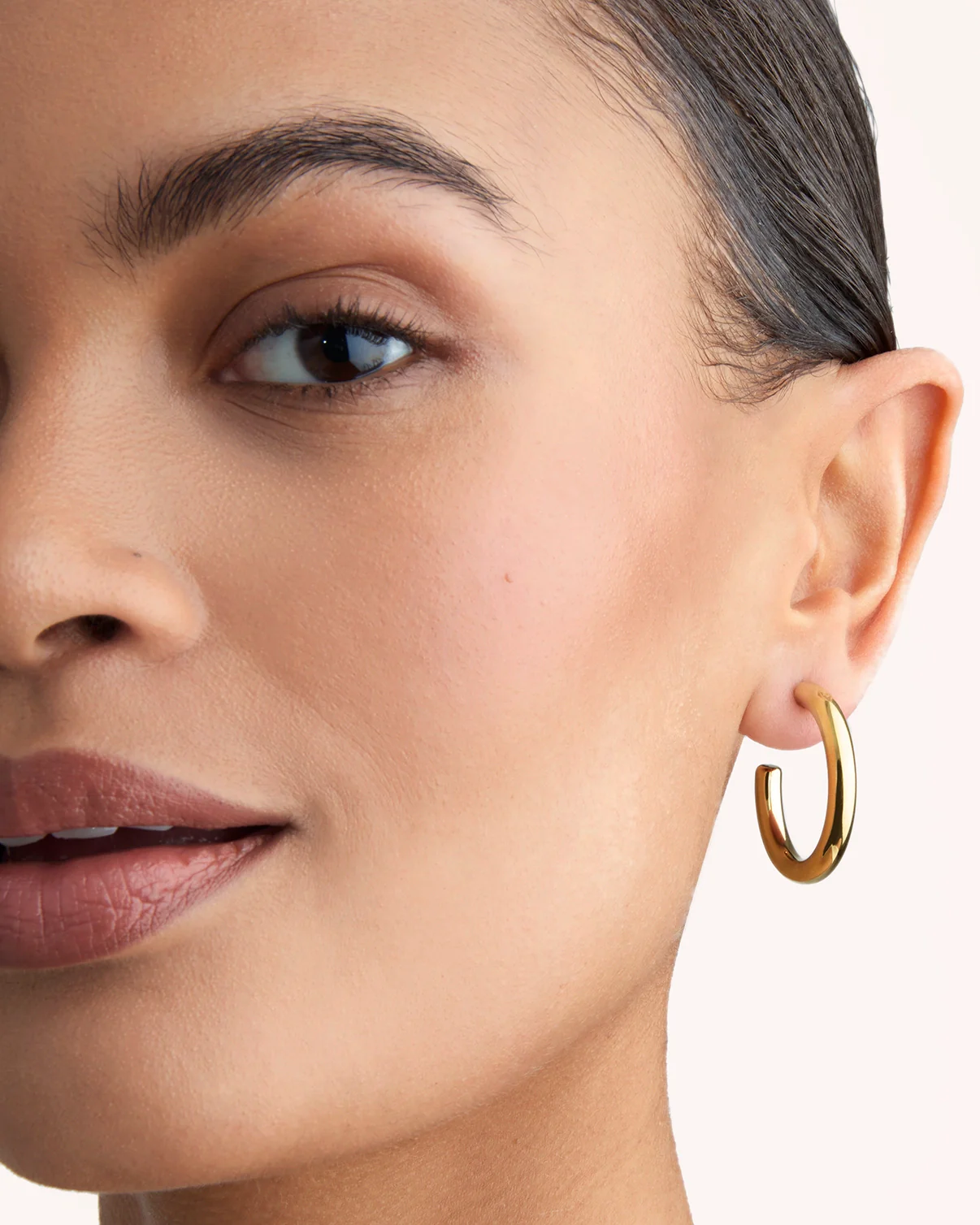 Medium Round Hoop Earrings in Gold - Image 2