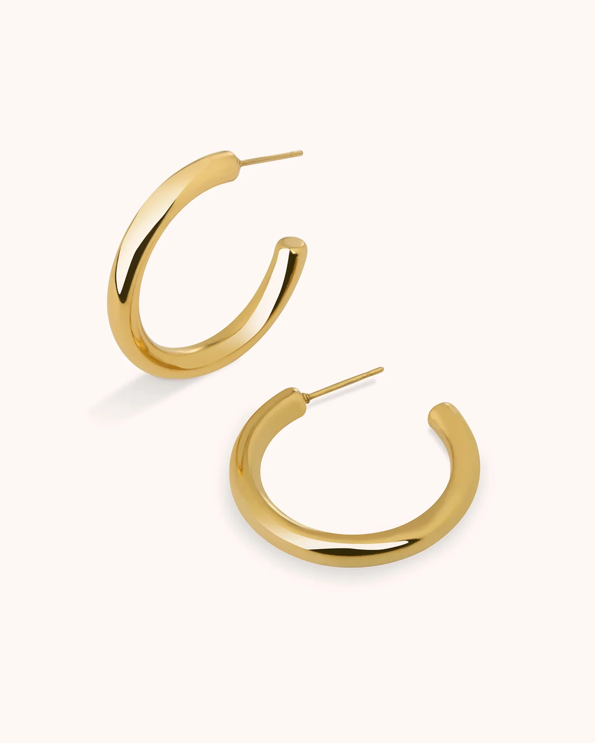 Medium Round Hoop Earrings in Gold - Image 3
