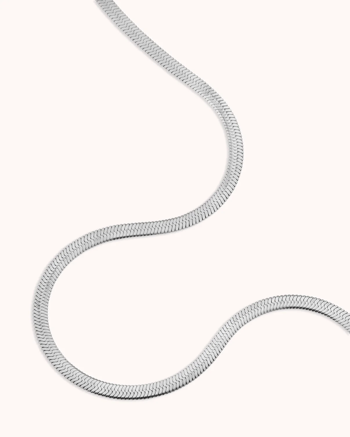 Slinky Thick Chain Necklace in Silver - Image 3