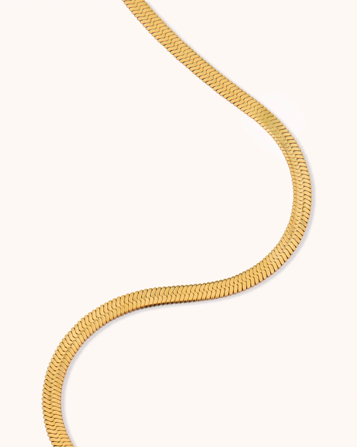 Slinky Thick Chain Necklace in Gold - Image 3