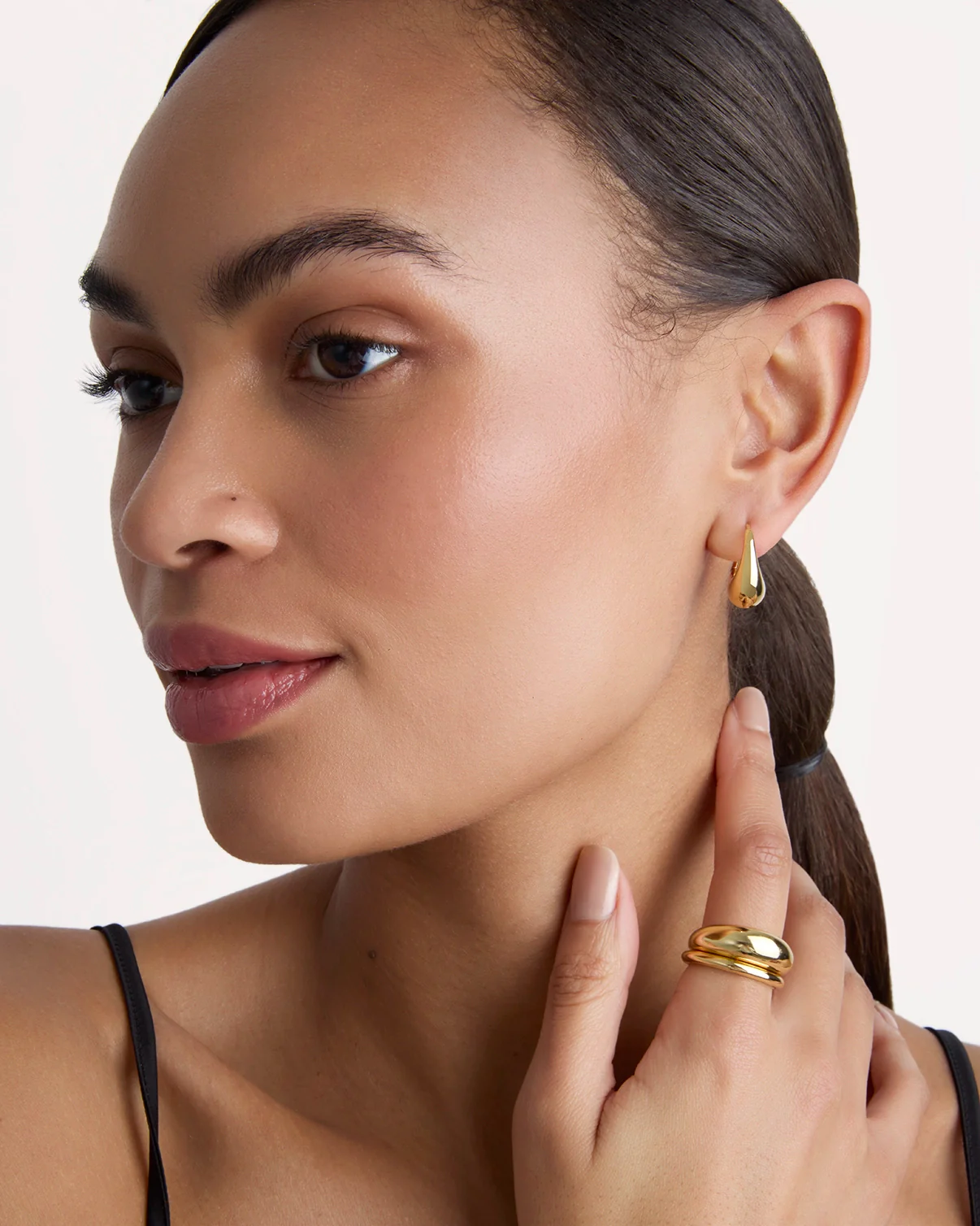 Oval Chubby Huggie Earrings in Gold - Image 2