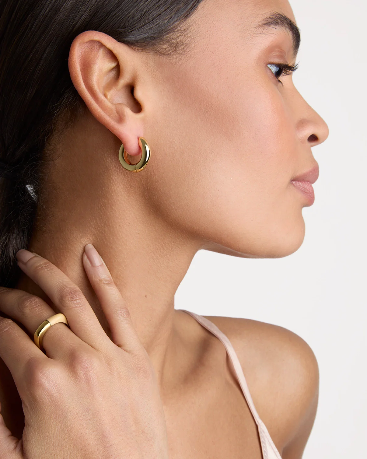 Medium Chunky Hoop Earrings in Gold - Image 2
