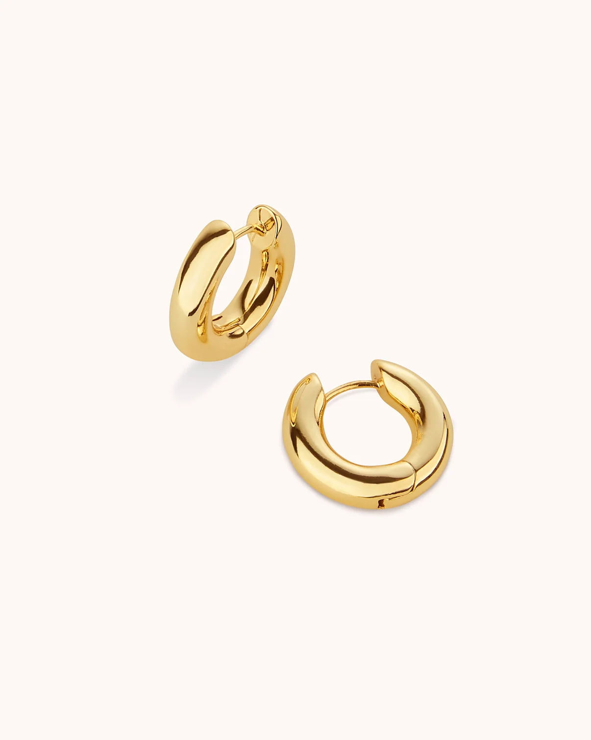 Medium Chunky Hoop Earrings in Gold - Image 3