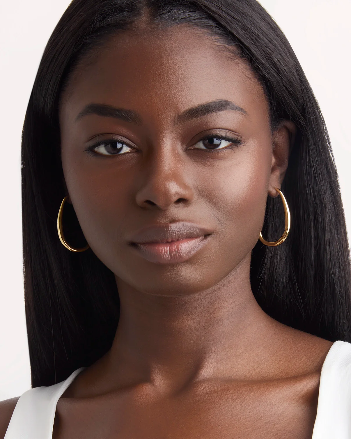 Oval Hoop Earrings in Gold - Image 2
