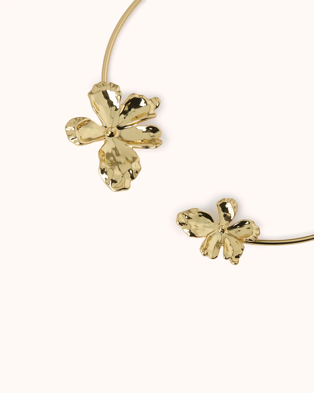 Floral Choker Necklace in Gold - Image 3