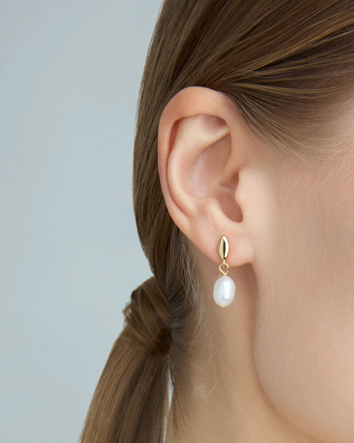 Pearl Drop Earrings in Gold - Image 2