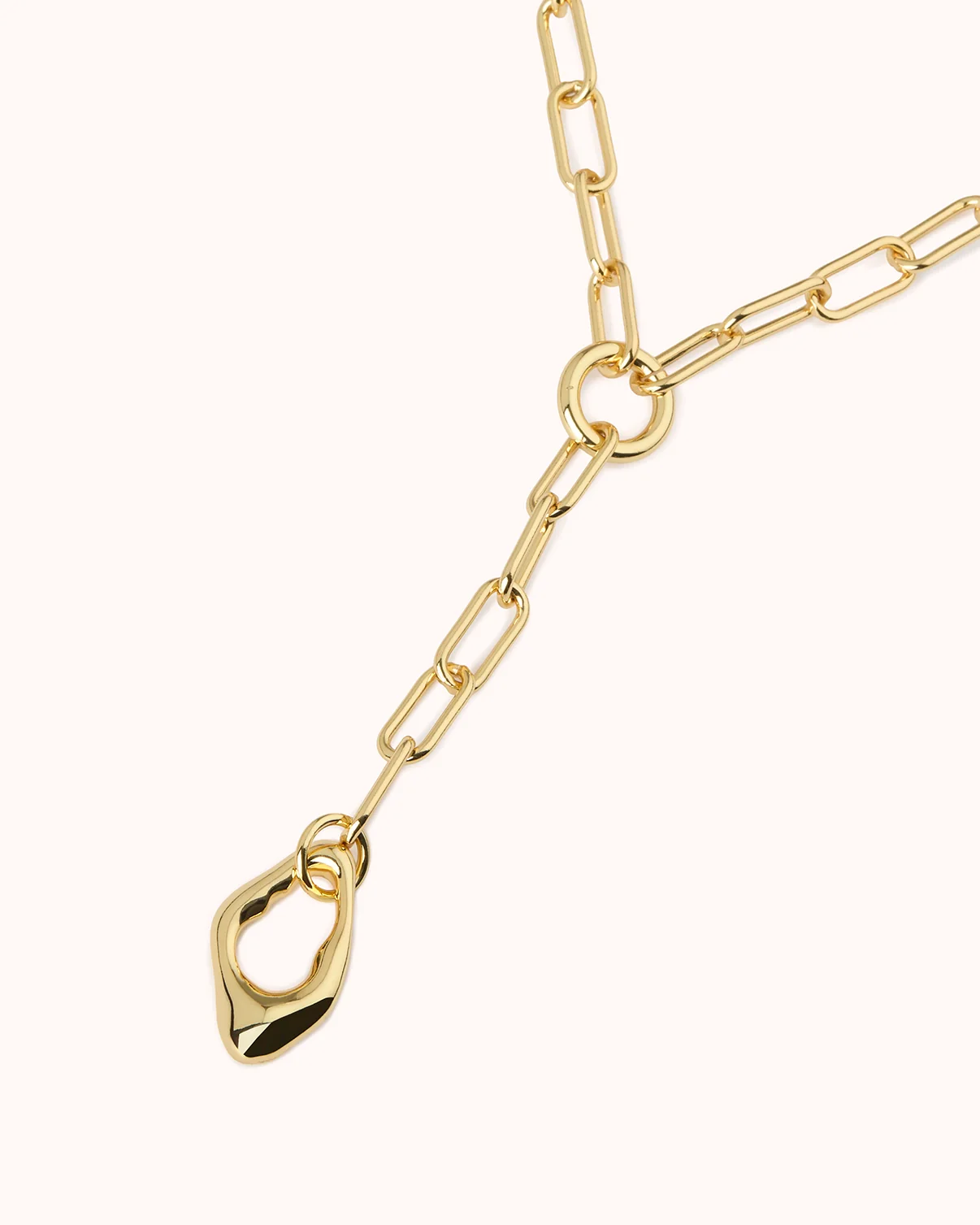 Chunky Chain Molten Pendant Lariat Necklace in Gold - Image 3