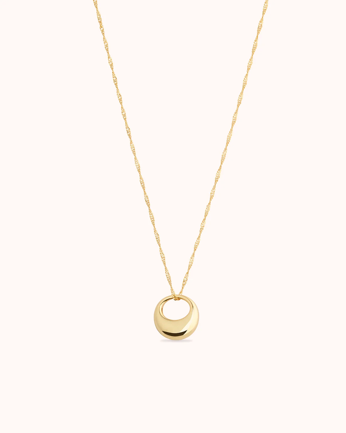 Chunky Circle Pendant Necklace in Gold