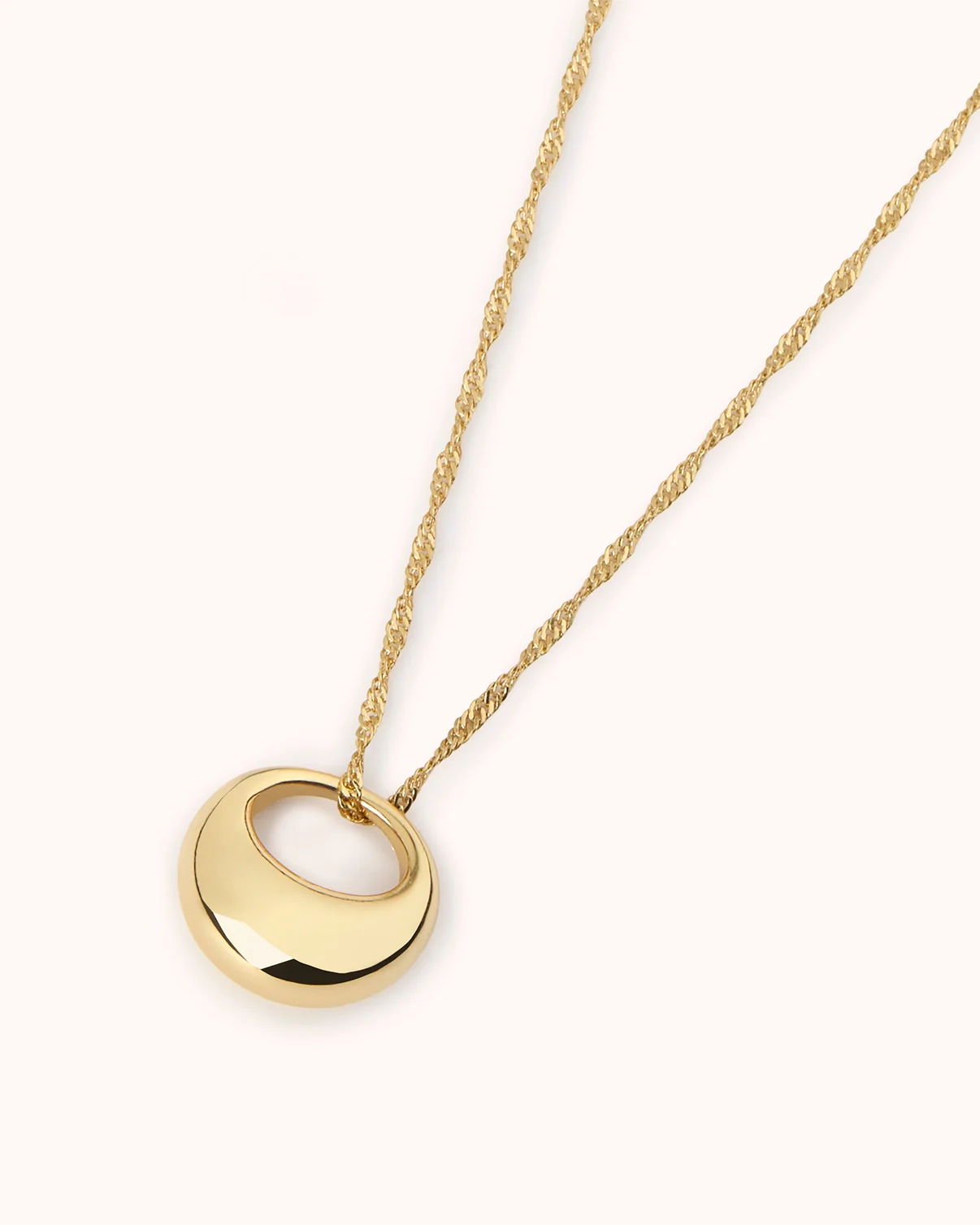 Chunky Circle Pendant Necklace in Gold - Image 3