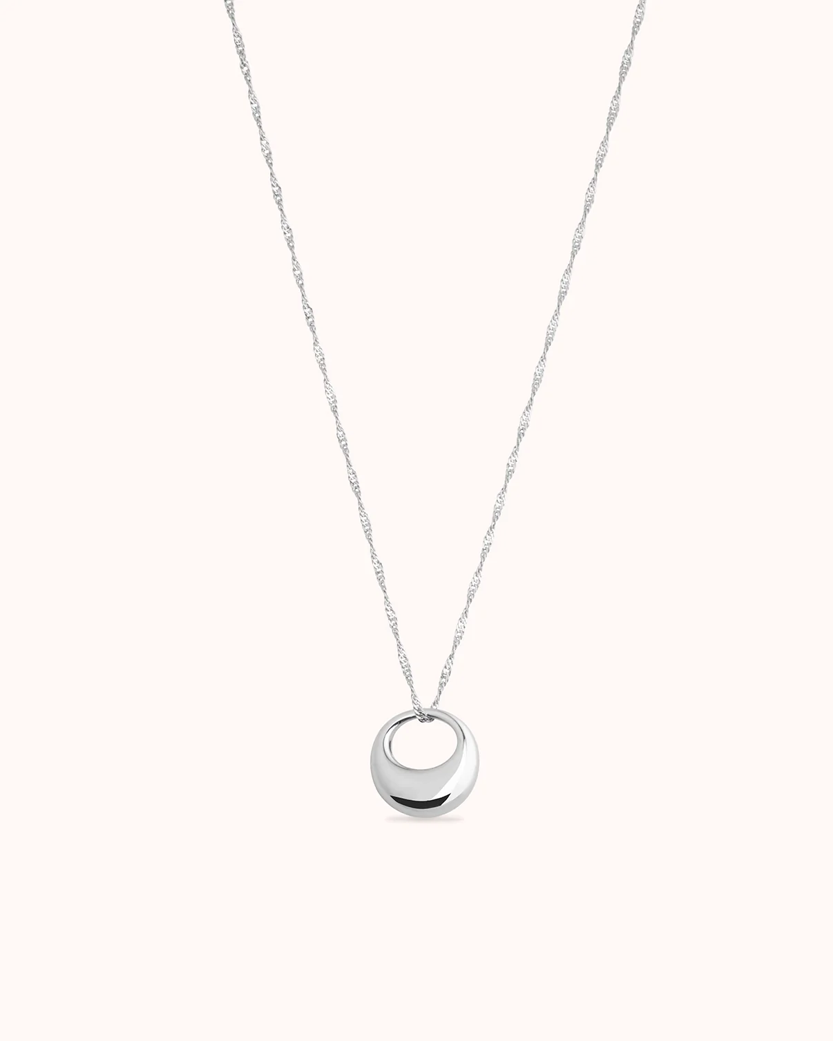 Chunky Circle Pendant Necklace in Silver