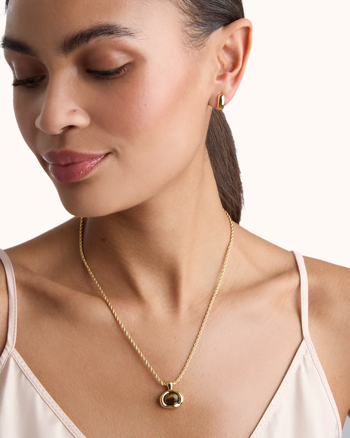 Tiger's Eye Pendant Necklace in Gold - Image 3
