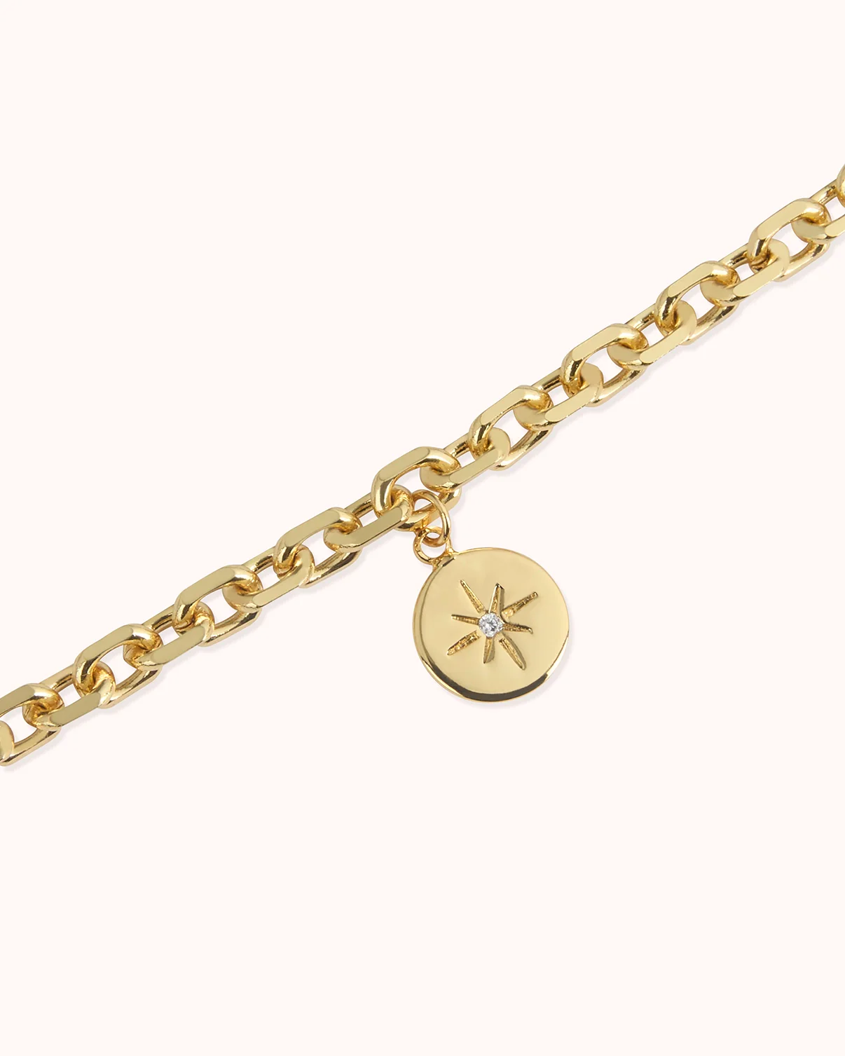 Circle Pendant Chain Bracelet in Gold - Image 3