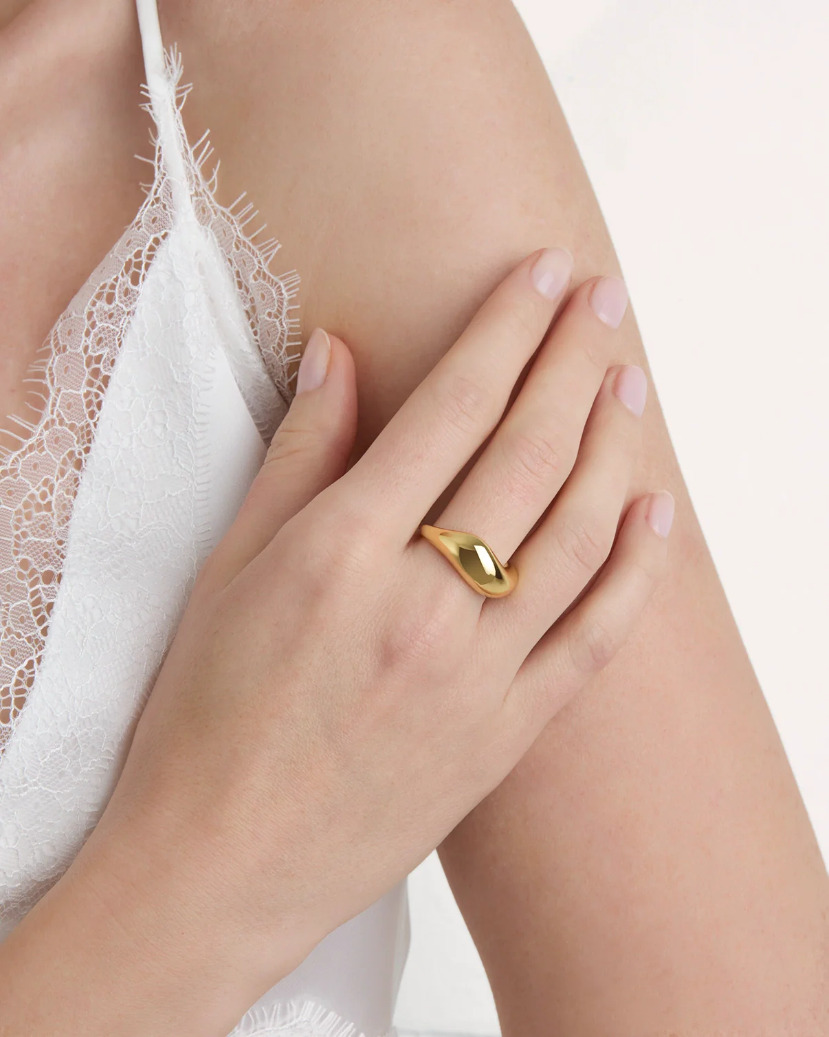 Wavy Band Ring in Gold - Image 2