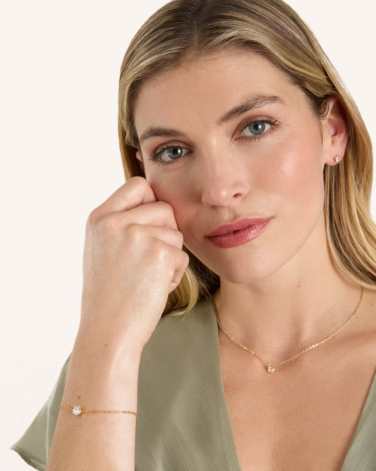 Gift Set: Solitaire Necklace, Bracelet & Earrings in Gold - Image 3